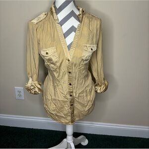 Gold cache button down top